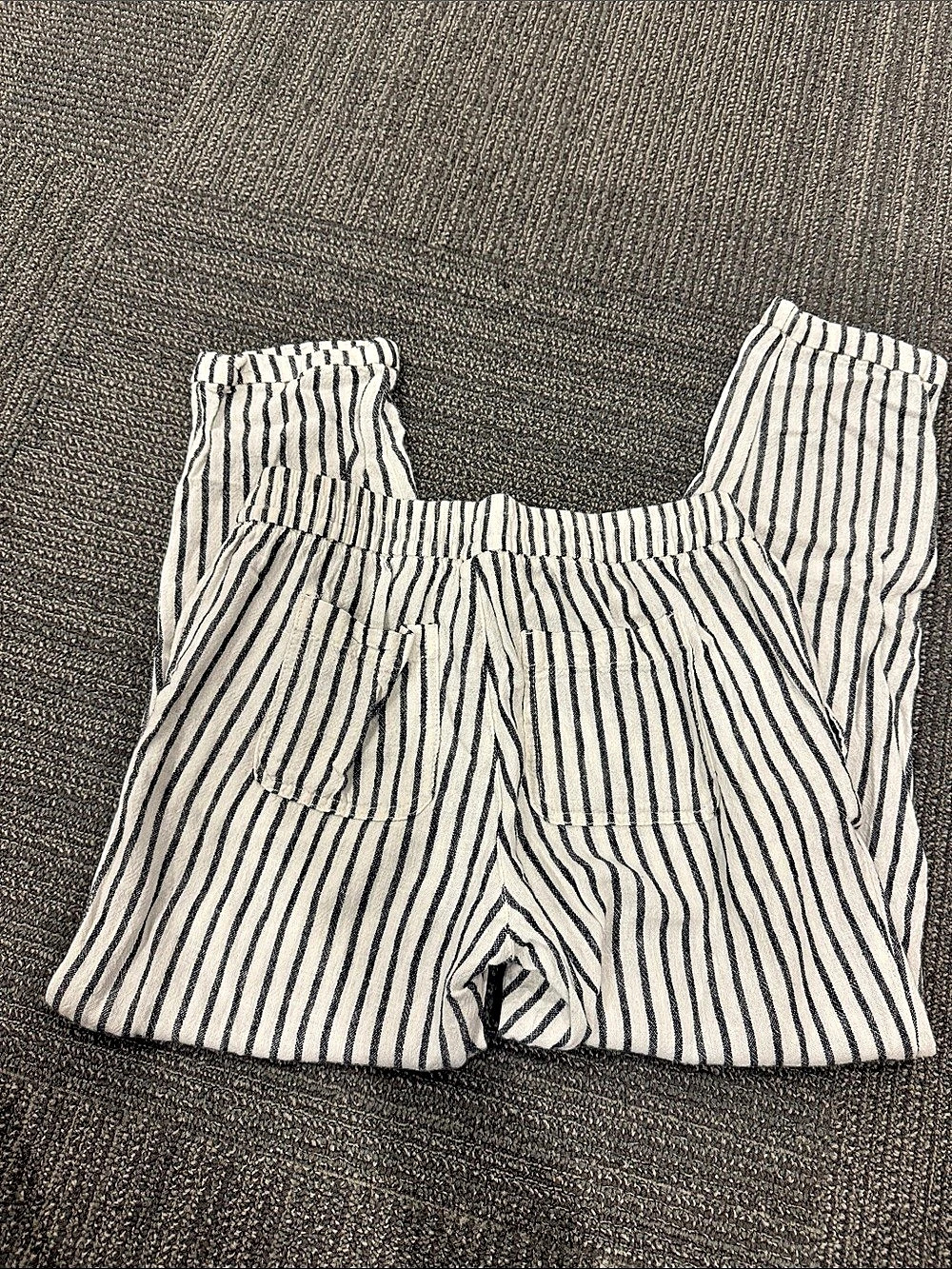 Old Navy Women's Striped Shorts in White & Blue Size XS